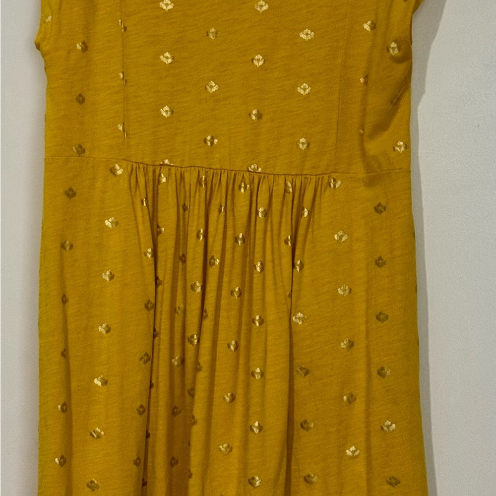 Boden Chic Casual Mustard Dress with Gold Accents. Pockets.